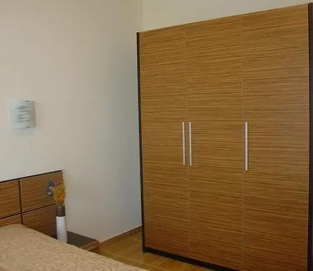 Apartman 25 *